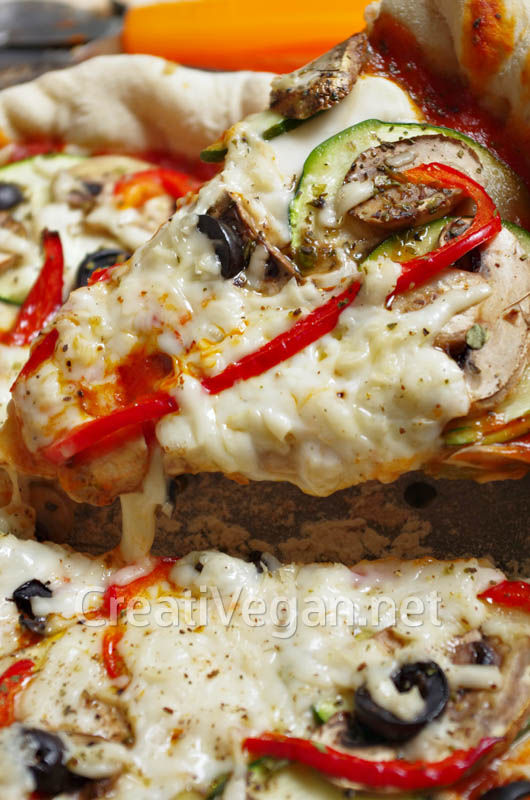 Pizza vegetal con mozzarella vegana casera
