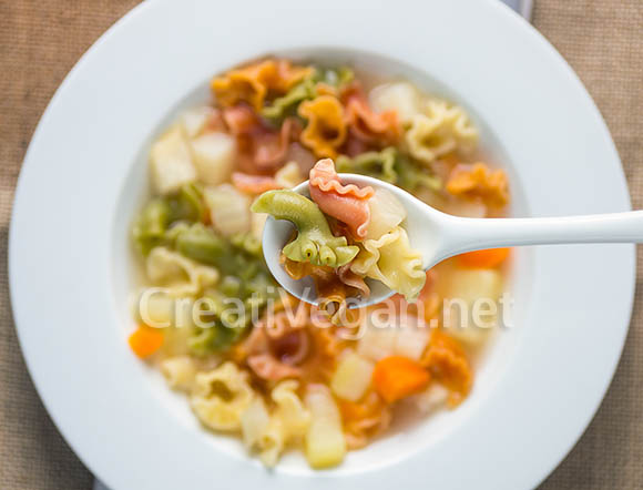 Sopa de apionabo, hinojo, zanahoria y patata