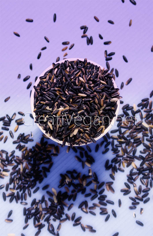 Arroz negro - Berenjenas blancas rellenas de arroz negro #Receta en CreatiVegan.net